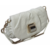 фото Небольшая сумочка клатч Fiorelli белого цвета